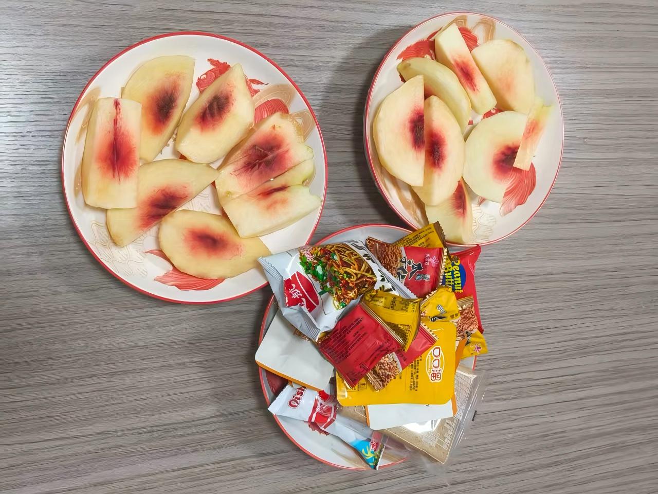 Персики и закуски украсили день Земейджи