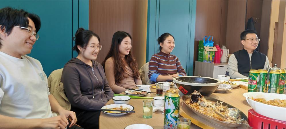 Завершает праздничное настроение и открывает новый старт